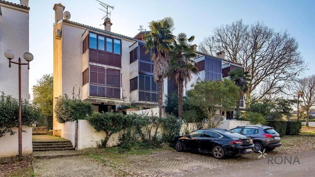 פורץ Rona Apartment Porat 0*,